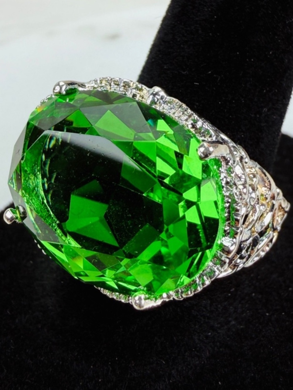 Beautiful glass 925 silver plated size 8 1/4 costume statement ring